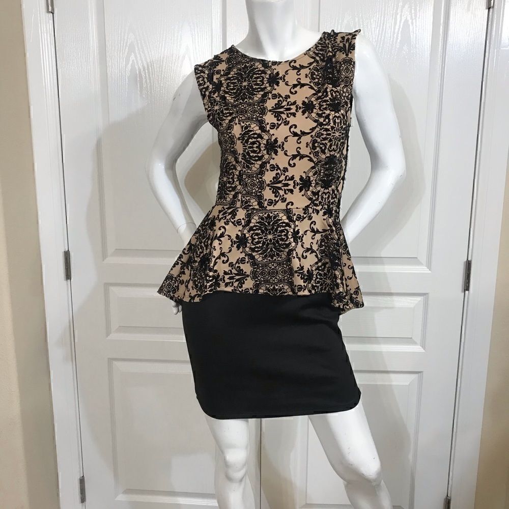 💚 C21 Iris stretchy dress with velvet details, lace back